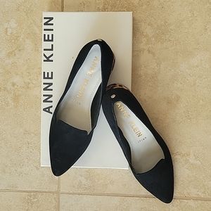 Beautiful Anne Klein black suede shoes